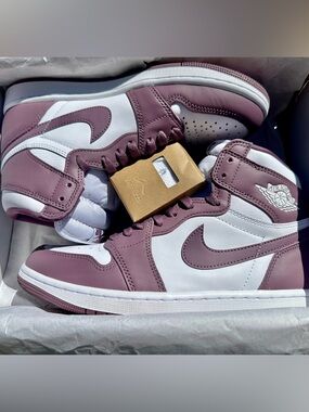 Nike Air Jordan 1 Retro High OG White/Sky J Mauve Mens 9/Womens 10.5 Extra Laces
